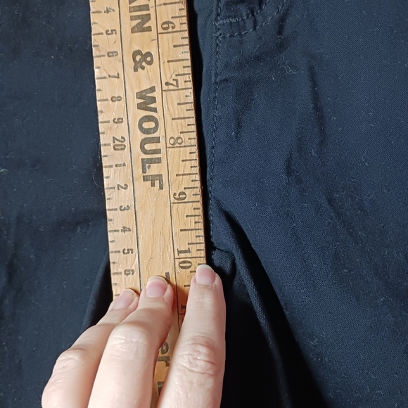 St.Johns Bay Black Bermuda Shorts Size 8  Tall - Picture 7 of 7